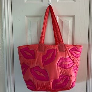 🦊🫦🦊 WILDFOX LIPS QUILTED PINK PUFFY TOTE BAG 🦊🫦🦊 NWOT 🦊🫦🦊